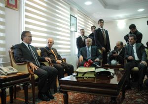 Başörtüsü sorununu siyasi partiler çözer